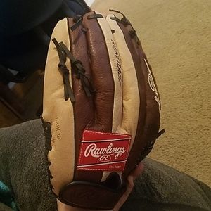 Rawlings 14inch glove w/ rawlings ball
